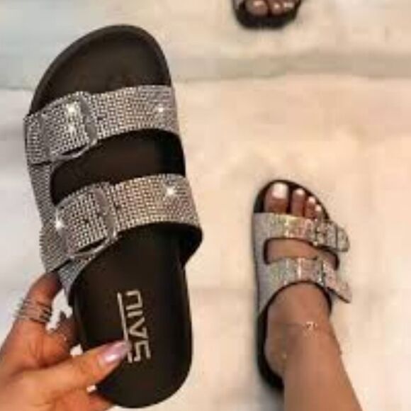 BRAND NEW GUESS GLASS STONES RHINESTONE SLIDE SANDALS - Picture 1 of 16